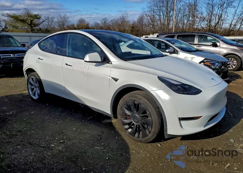 2023 Tesla Model Y from USA, damaged, VIN 7SAYGDEE8PF769712